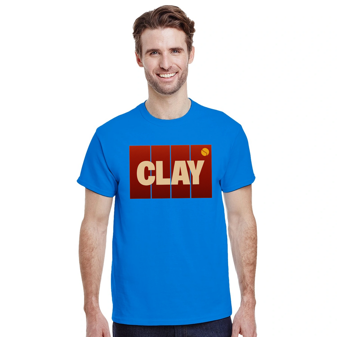 テニスの試合を楽しむためのスタイリッシュなクレイテニススポーツTシャツ。快適なコットン素材で、プレイヤーやファンに最適です。