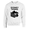 シドニー テニス セーターは、快適さとスタイルを兼ね備えたユニセックスのスウェットシャツです。柔らかいコットンとポリエステルのブレンドで作られ、プラッシュな感触を提供します。