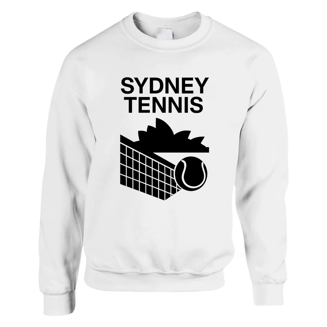 シドニー テニス セーターは、快適さとスタイルを兼ね備えたユニセックスのスウェットシャツです。柔らかいコットンとポリエステルのブレンドで作られ、プラッシュな感触を提供します。