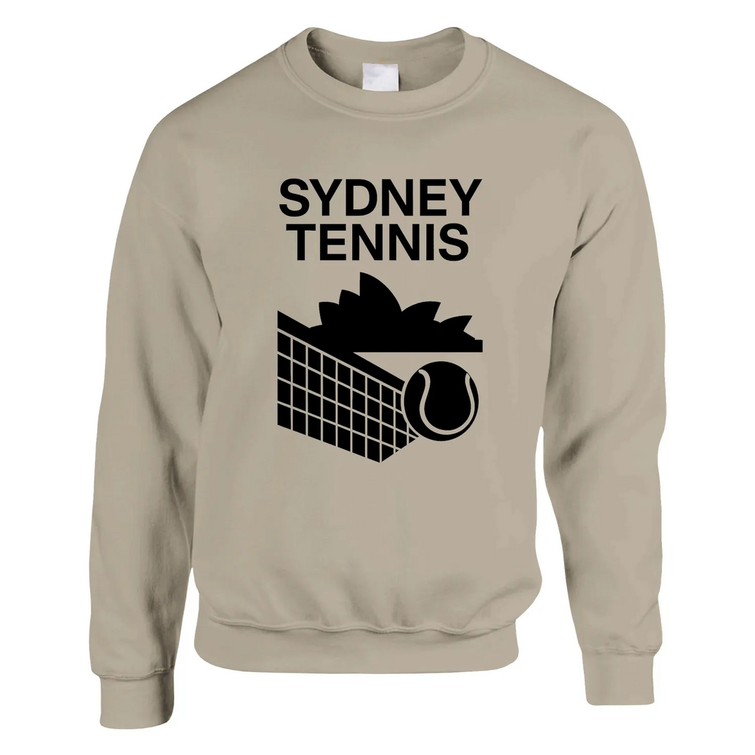 シドニー テニス セーターは、快適さとスタイルを兼ね備えたユニセックスのスウェットシャツです。柔らかいコットンとポリエステルのブレンドで作られ、プラッシュな感触を提供します。