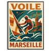 Stilvolles Poster mit Segelszene in Marseille, ideal für maritime Dekoration. Erhältlich in verschiedenen Größen
