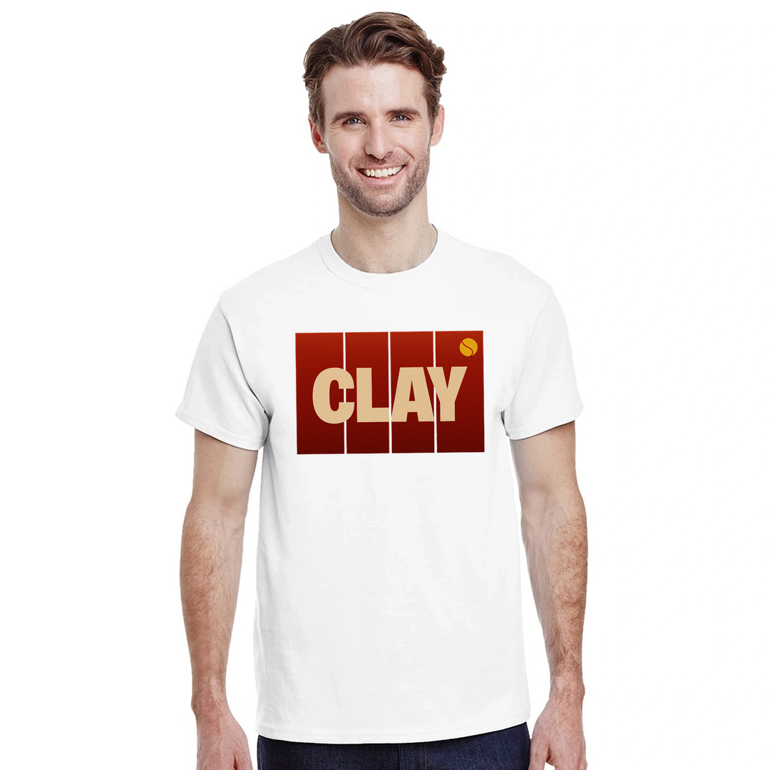 テニスの試合を楽しむためのスタイリッシュなクレイテニススポーツTシャツ。快適なコットン素材で、プレイヤーやファンに最適です。