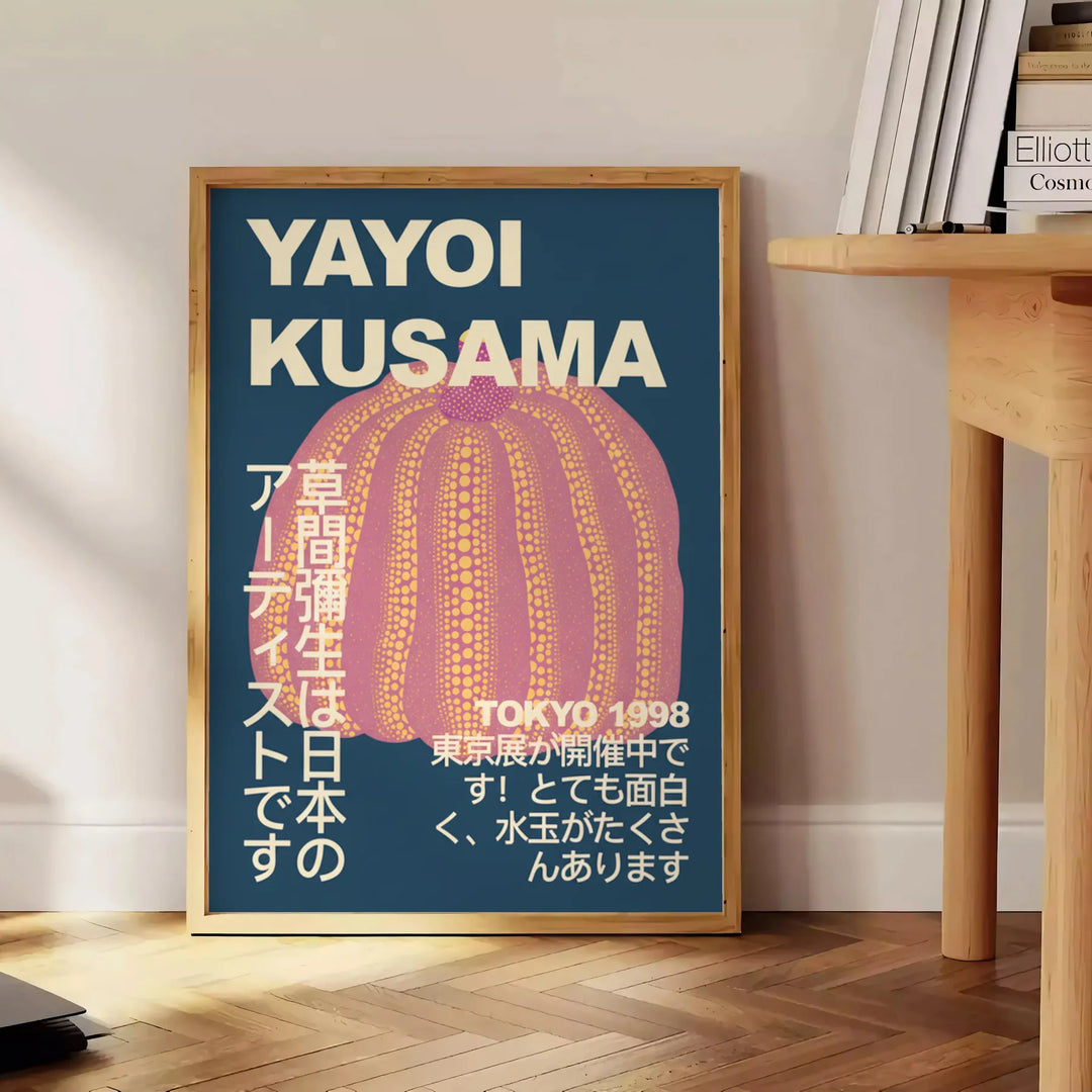 Yayoi Kusama Pumpkins plakāts ar pievilcīgām brūnām un pelēkām krāsām, izmēros 50x70 vai 30x40 cm, ideāli piemērots mājas dek