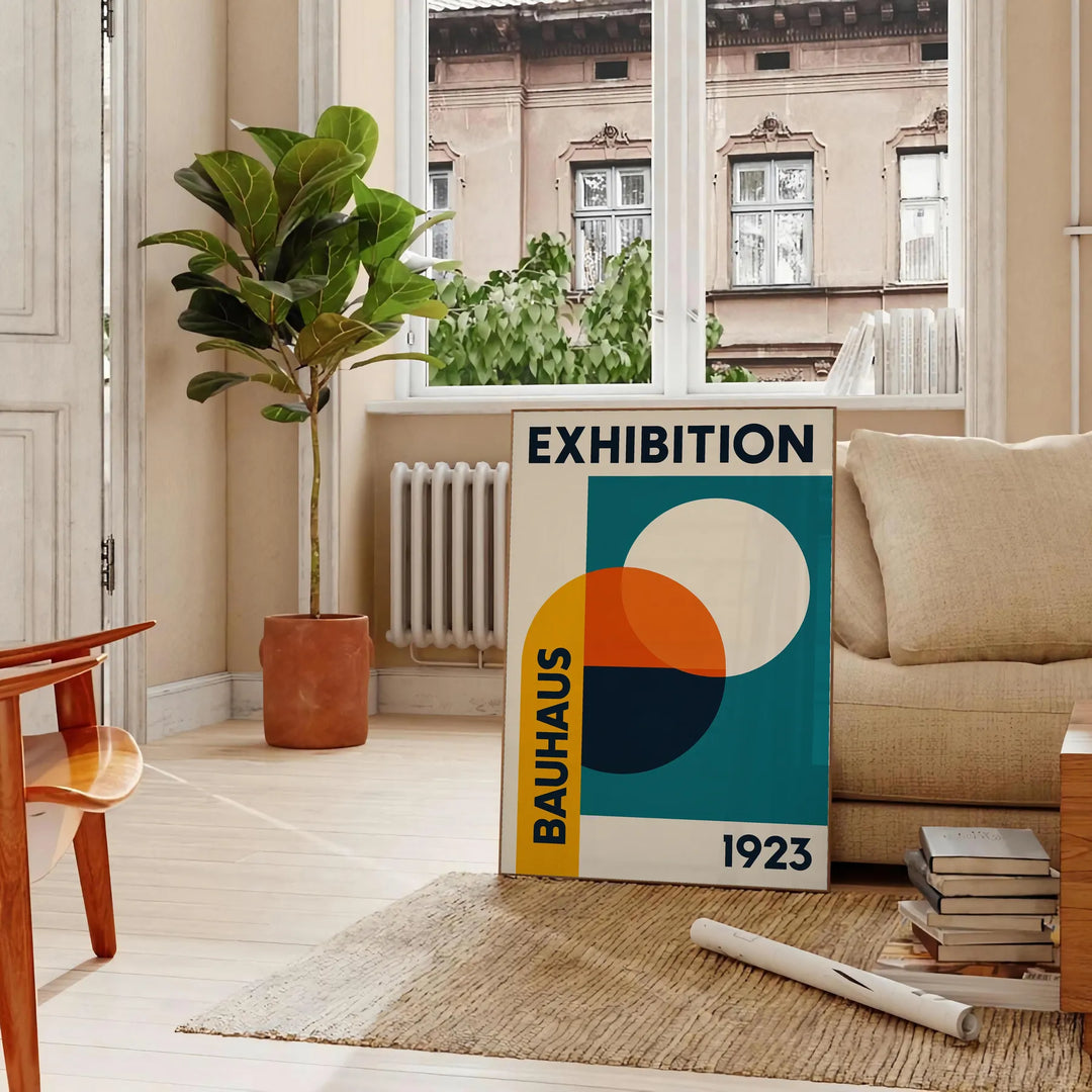 Póster vibrante em azul e verde inspirado no design icónico da Bauhaus, disponível em tamanhos 50x70 ou 30x40
