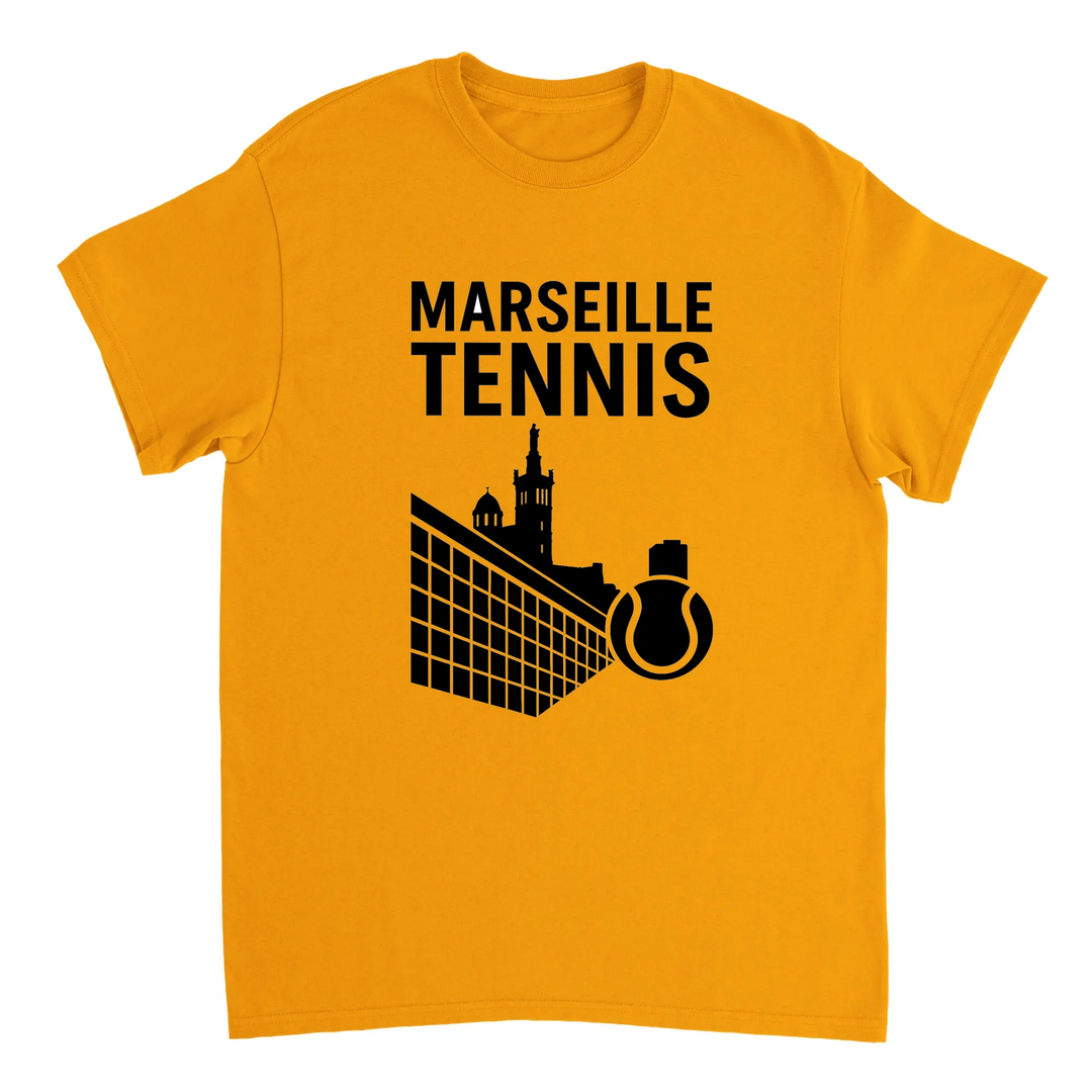 T-shirt Marseille Tennis con design vivace, perfetta per gli appassionati di tennis. Comfort e stile per ogni occasione