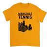 T-shirt Marseille Tennis con design vivace, perfetta per gli appassionati di tennis. Comfort e stile per ogni occasione