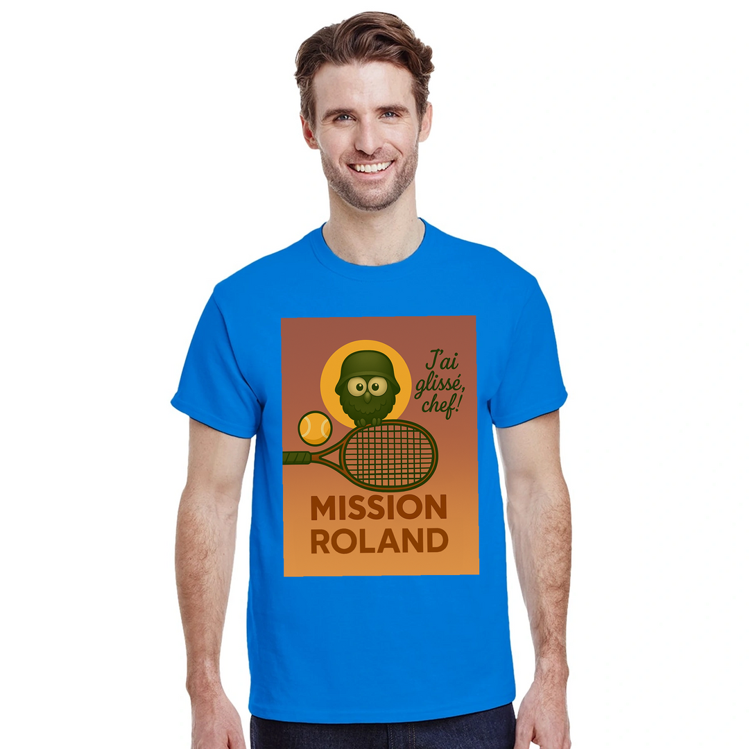 テニスへの情熱を表現する「ミッション・ローランド」Tシャツ。柔らかい高品質な生地で、快適さとスタイルを兼ね備えています。サイズはS、M、L、XL、XXLから選べます。