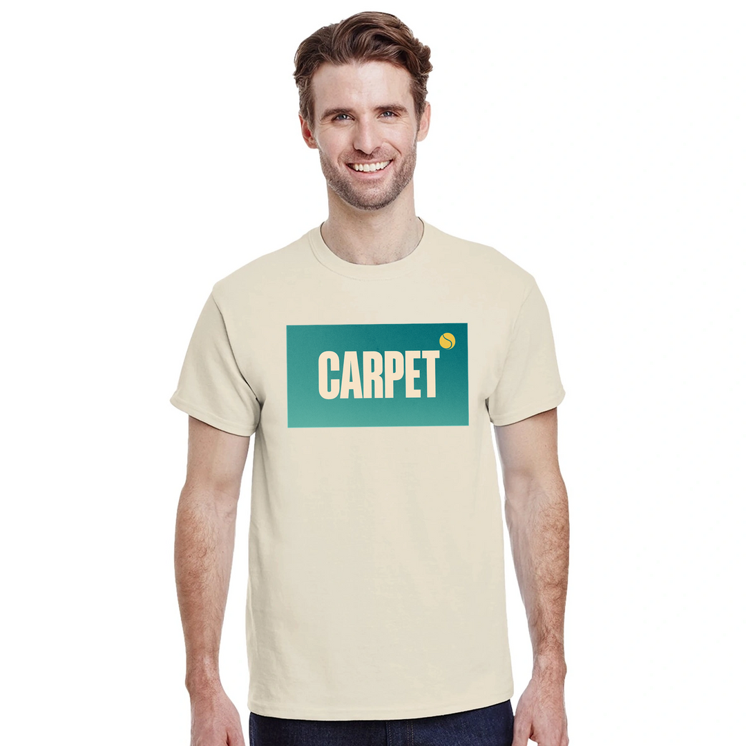 カーペットテニス5Tシャツ。快適な素材で、コートの上でもオフでもスタイリッシュに着こなせます。サイズ: S, M, L, XL, XXL。