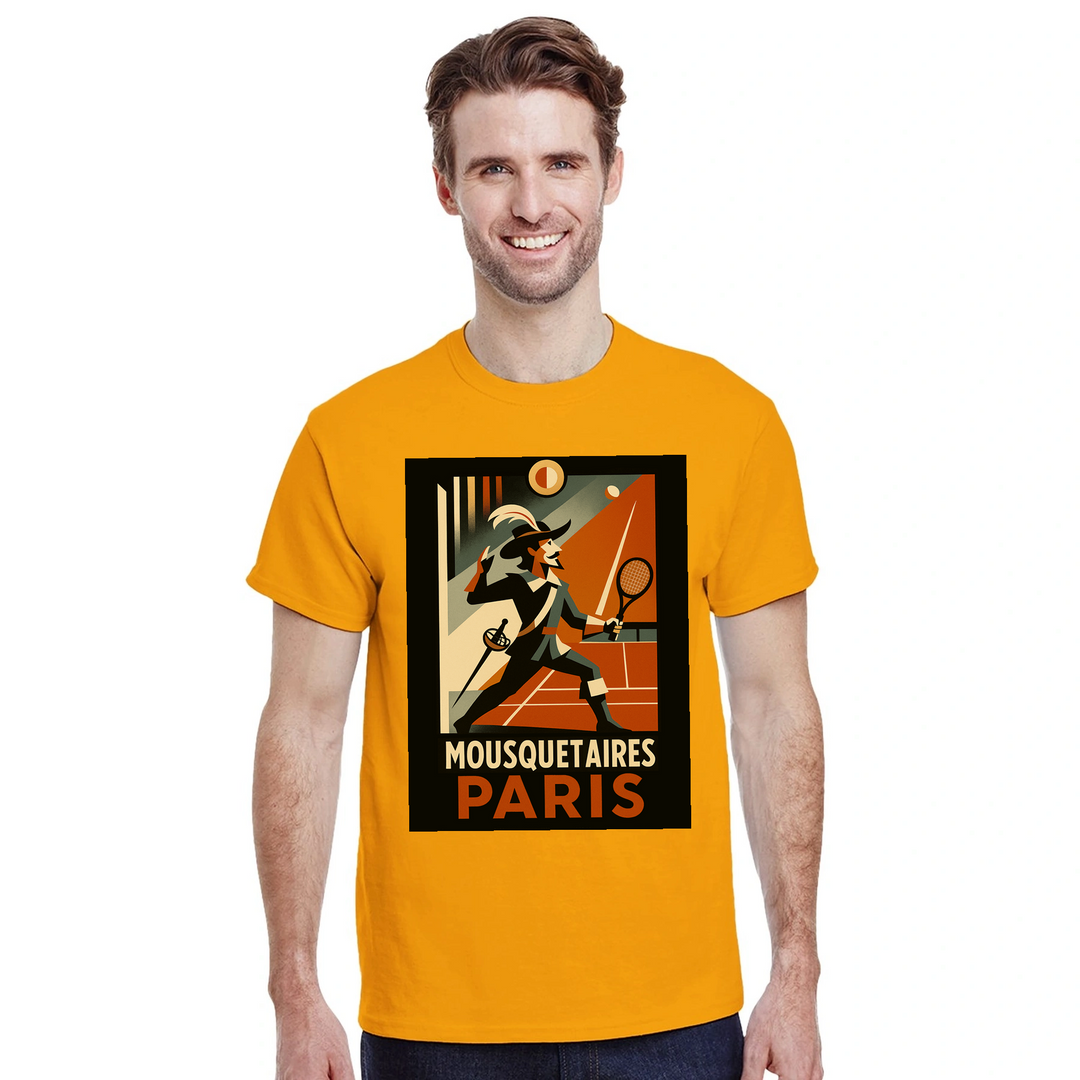 パリのエッセンスを感じるスタイリッシュなテニスTシャツ。テニス愛好者とファッション好きに最適な一着。サイズはSからXXLまで揃っています。