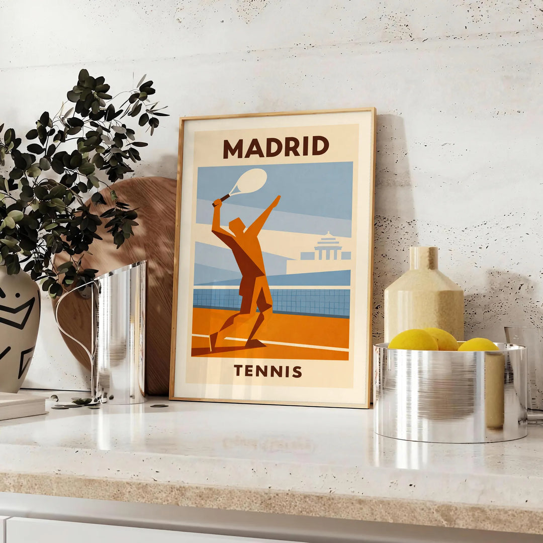 Affiche captivante tennis Madrid tons chauds marron orange passionnés sport art mural une touche dynamique déco pièce unique disponibles A4 cm A0