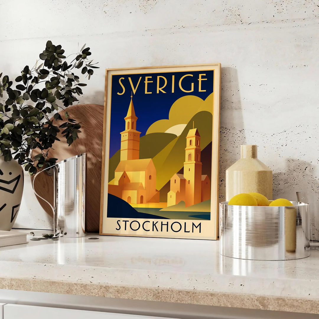 Vintage Reiseplakat von Stockholm, Schweden im Art Deco Stil, mit auffälligen Schwarz- und Rottönen, erhältlich in verschiede