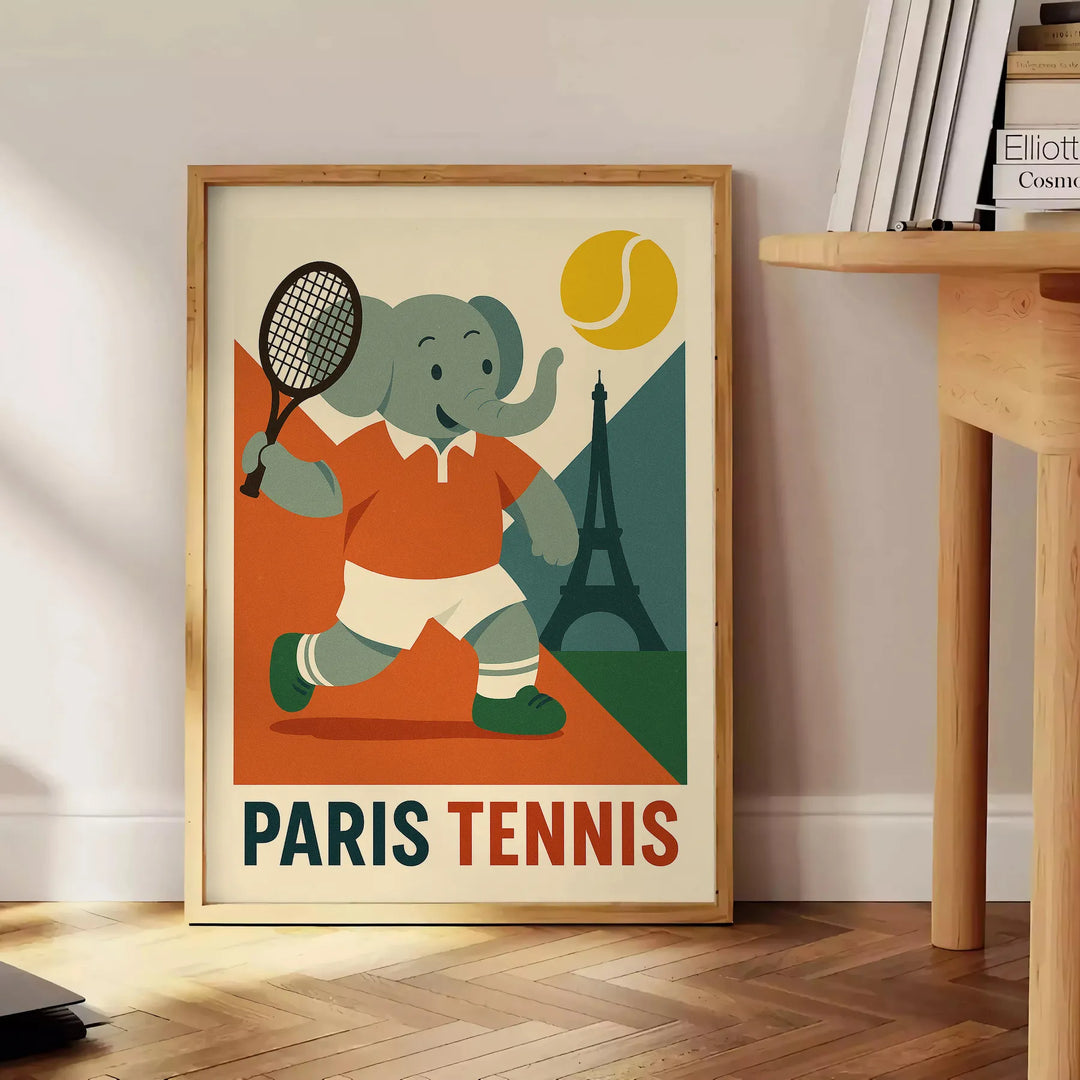 子供部屋や遊び場にぴったりのエレファントテニスポスター。鮮やかな緑とオレンジの色合いが魅力的です。