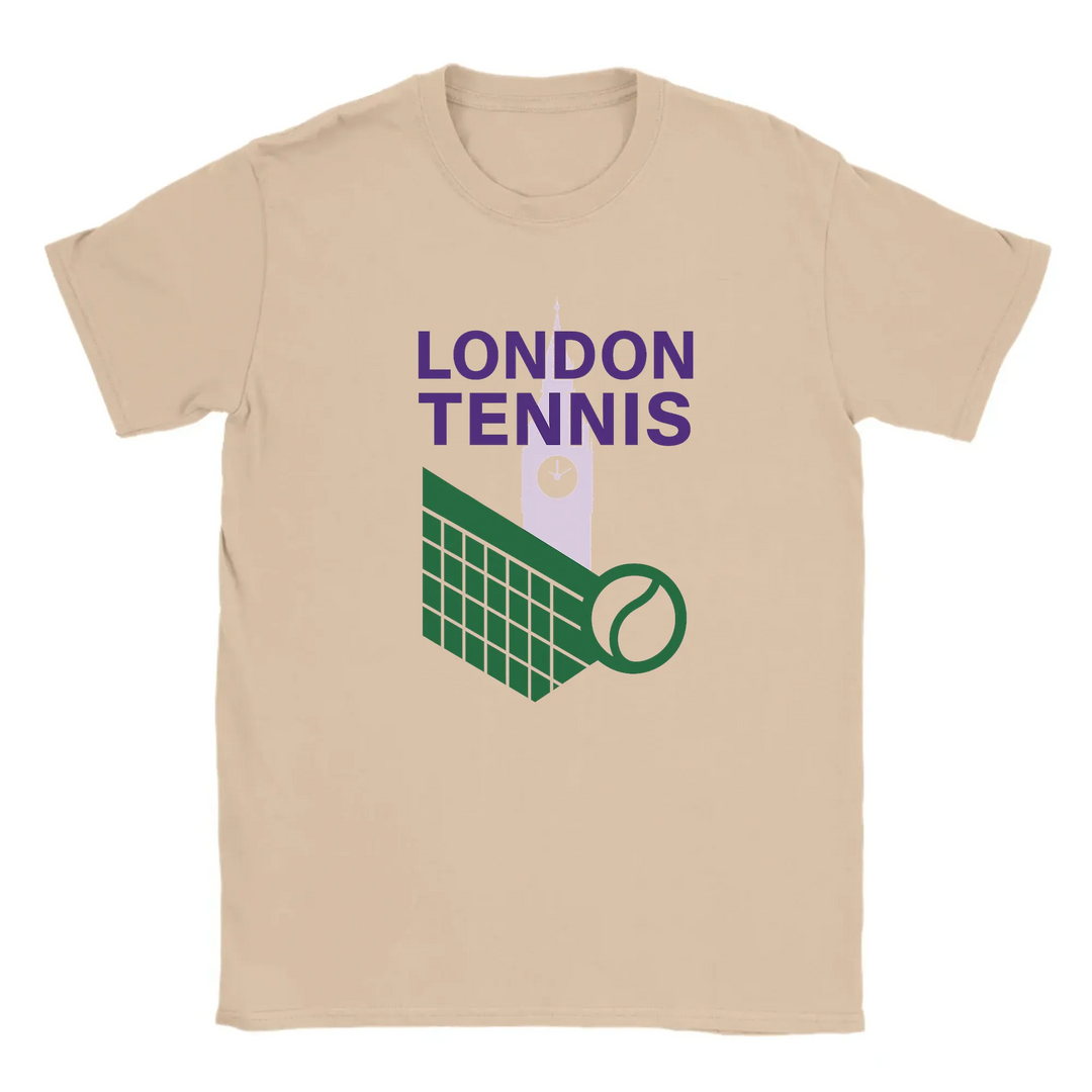 ロンドンのテニスシーンを感じさせる、プレミアムコットン製の快適なTシャツ。スポーツ愛好者やロンドンファンに最適なユニークなデザイン。