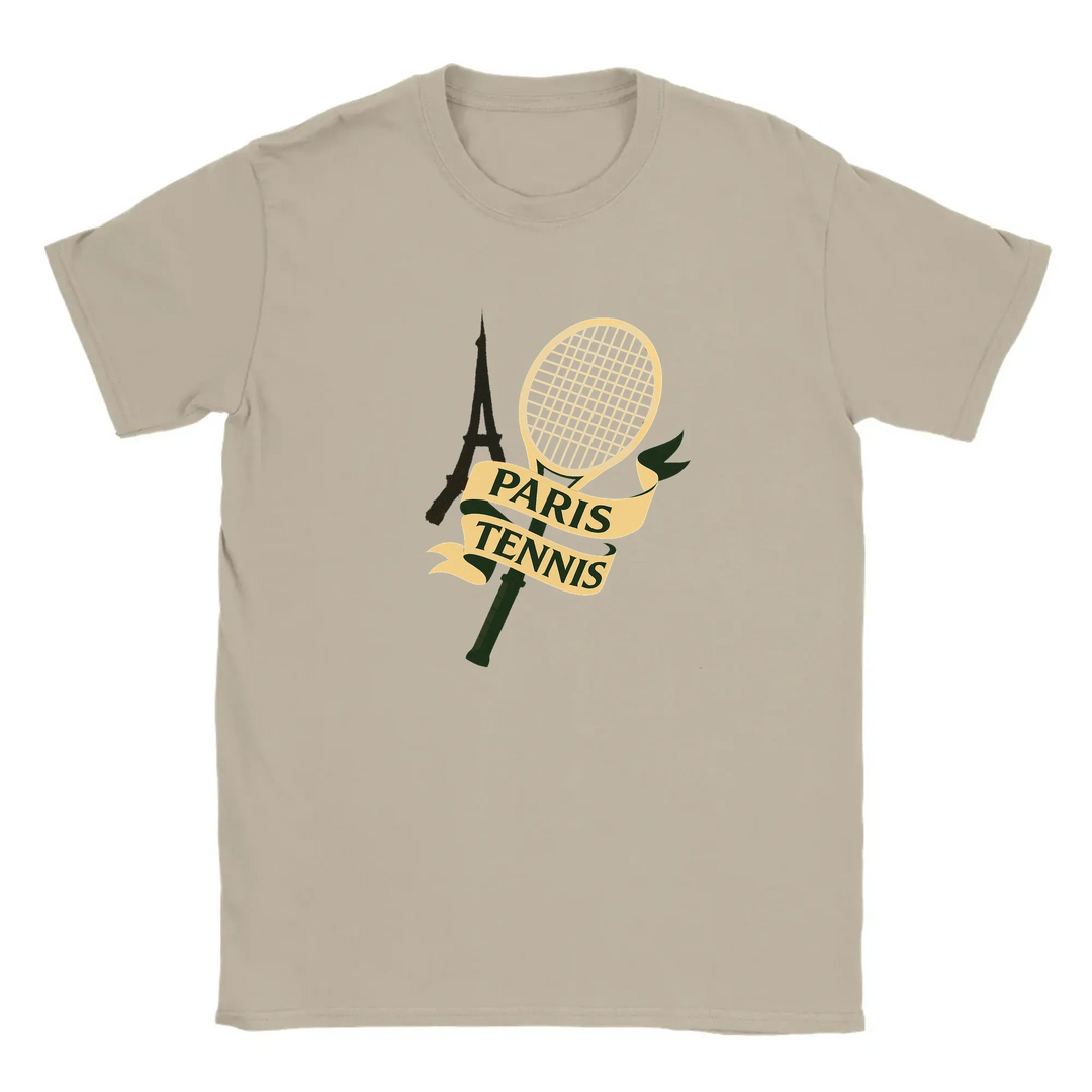 Stylisches T-Shirt mit ikonischem Eiffelturm-Design, perfekt für Tennisliebhaber und Paris-Fans. Verfügbar in S, M, L, XL, XX
