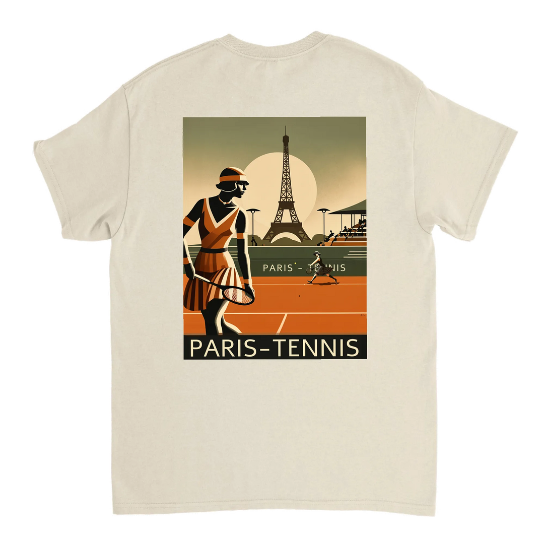 Tennis T-shirt med stilren design inspirerad av Paris, perfekt för tennisälskare. Finns i storlekarna S till XXL