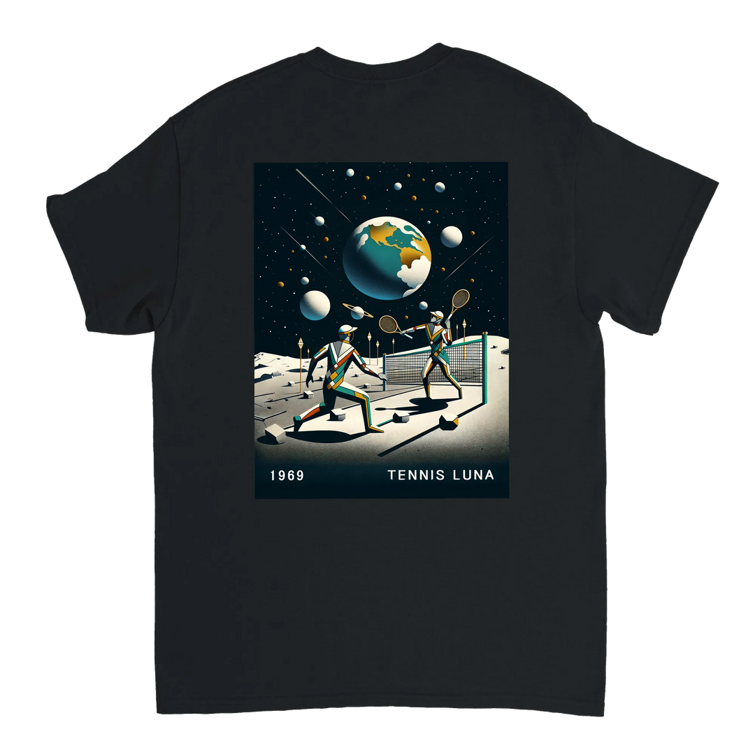 T-shirt Tennis Moon con design unico che unisce la passione per il tennis e il fascino celestiale, ideale per partite o uscit