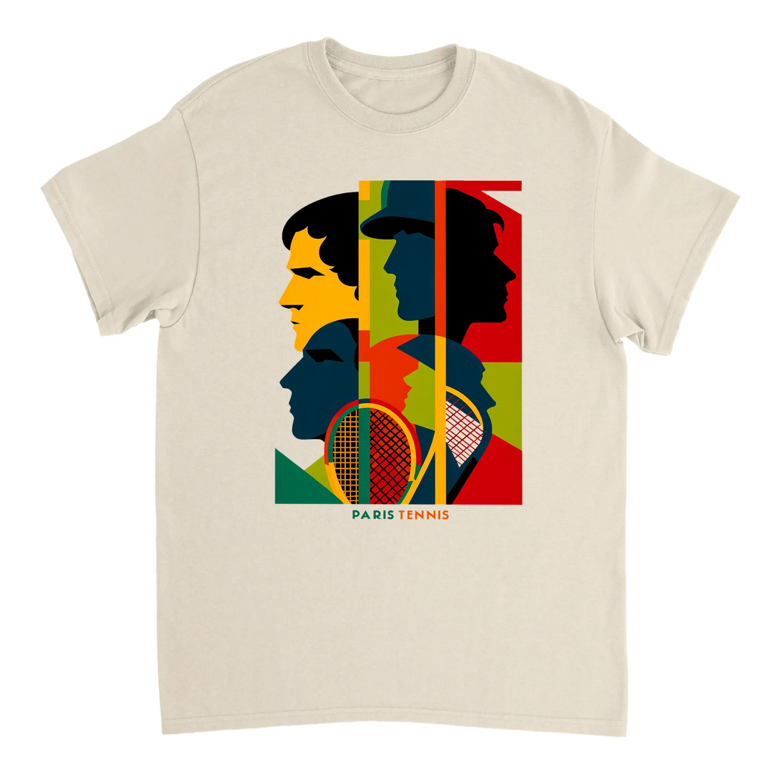 トーナメントテニスTシャツ。プレイヤーやファンに最適なスタイリッシュなティー。快適さと耐久性を兼ね備えた高品質素材使用。サイズ展開：S, M, L, XL, XXL。