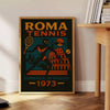 Póster de tenis Alien Roma con un vibrante diseño en verde y marrón, ideal para los amantes del deporte y lo extraterrestre