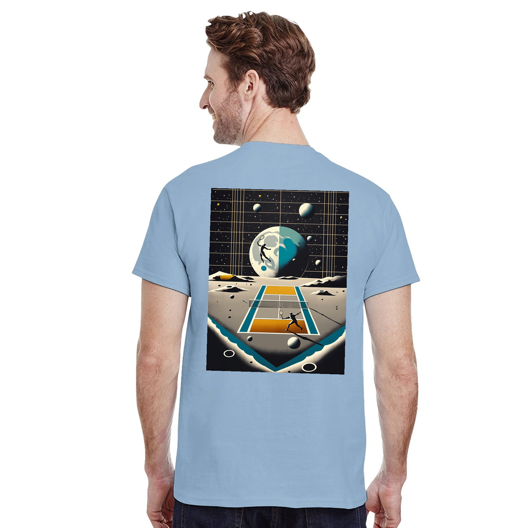 T-shirt Tennis Moon, design unico per appassionati di tennis e amanti delle stelle, realizzato in 100% cotone per il massimo