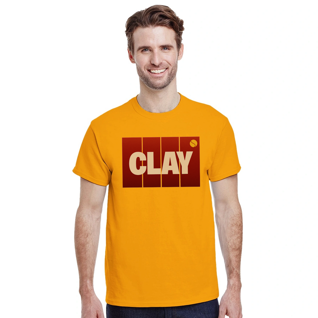 テニスの試合を楽しむためのスタイリッシュなクレイテニススポーツTシャツ。快適なコットン素材で、プレイヤーやファンに最適です。