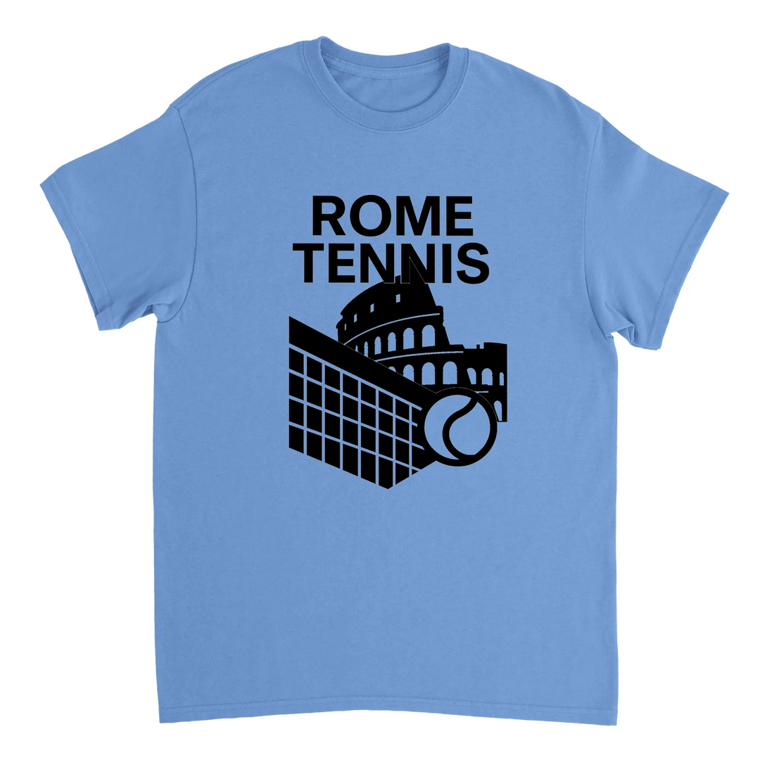 ローマテニス5 Tシャツは、テニスの活気ある精神にインスパイアされたユニークなデザインで、スタイルを引き立てます。コートやカジュアルな外出に最適な必需品です。サイズ展開: S, M, L, XL, XXL