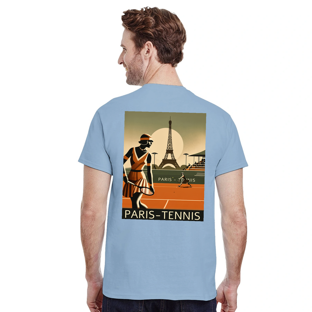 Tennis T-shirt med stilren design inspirerad av Paris, perfekt för tennisälskare. Finns i storlekarna S till XXL