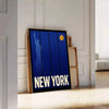 Pôster 'New York Tennis 8' em tons vibrantes de laranja e cinza, disponível nas dimensões 50x70 ou 30x40, ideal para decorar