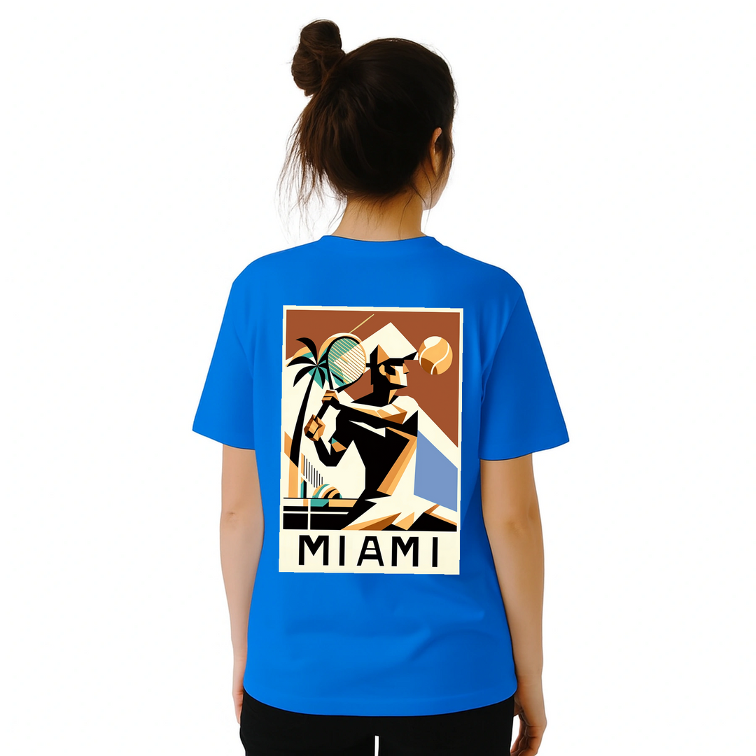 T-shirt Miami Tennis: design vibrante che cattura lo spirito energetico del tennis a Miami, in cotone morbido e traspirante p