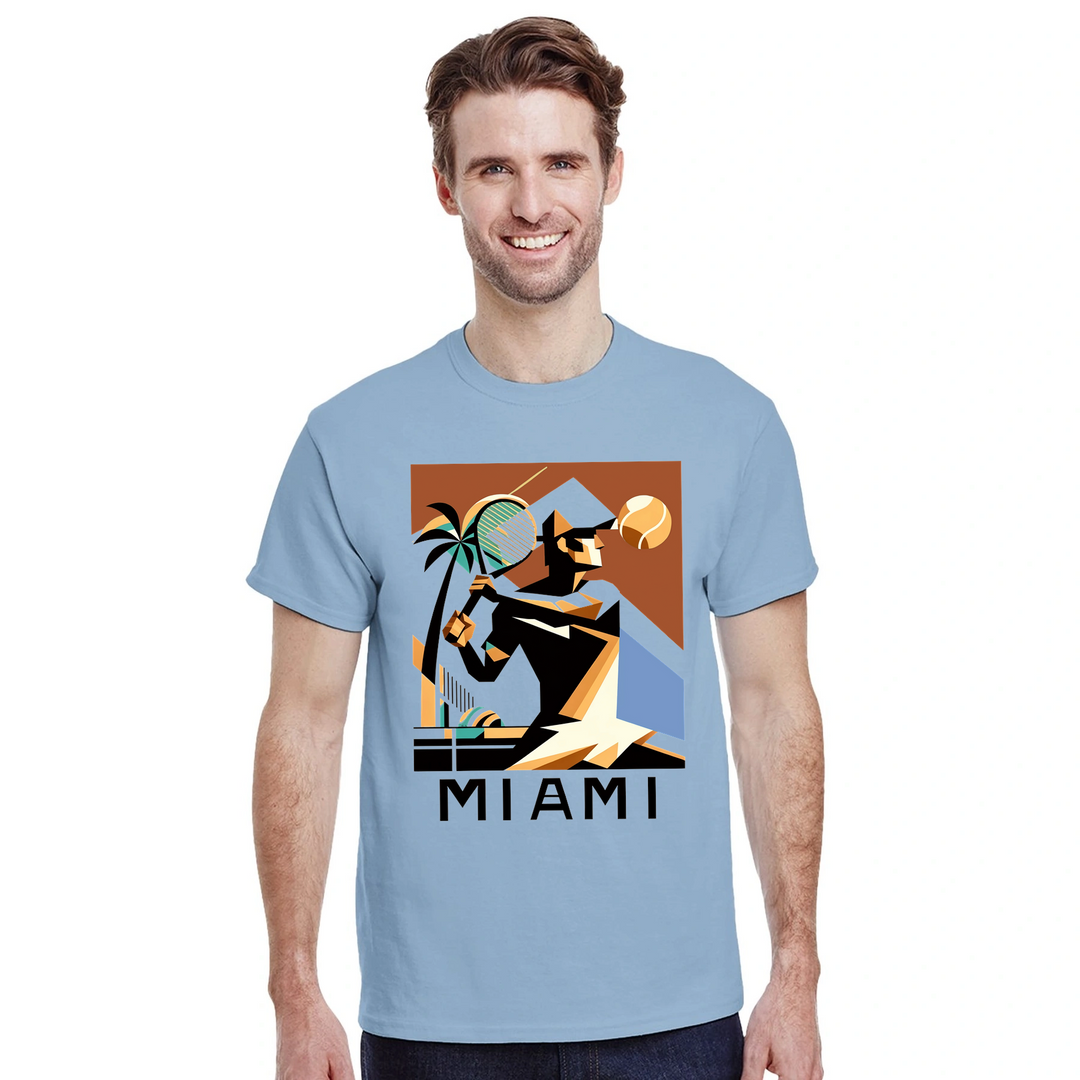 テニス愛好者にぴったりなマイアミテニスTシャツ。ゲームの精神と南フロリダの陽気な雰囲気を捉えたユニークなデザイン。サイズはS、M、L、XL、XXLから選べます。