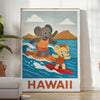 Πόστερ με ελεφαντάκι σερφ στη Χαβάη, ιδανικό για παιδικά δωμάτια ή διακόσμηση με θαλάσσιο θέμα. Διαθέσιμο σε 50x70 ή 30x40