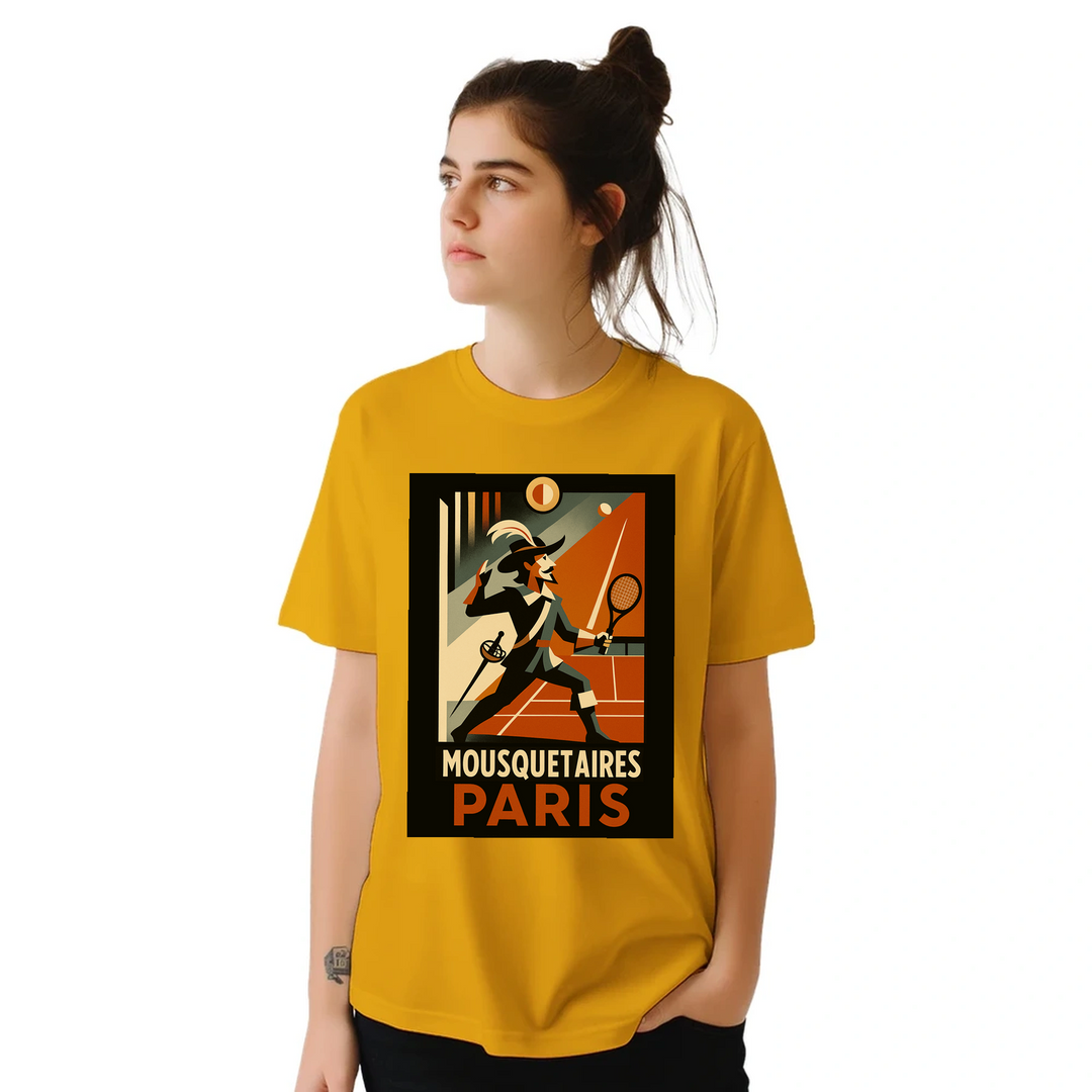 パリのエッセンスを感じるスタイリッシュなテニスTシャツ。テニス愛好者とファッション好きに最適な一着。サイズはSからXXLまで揃っています。