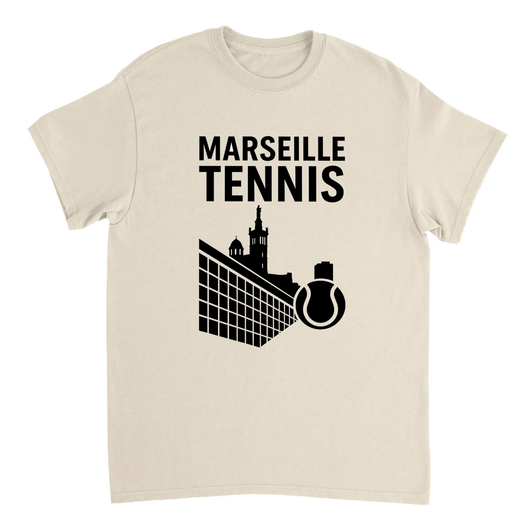 T-shirt Marseille Tennis con design vivace, perfetta per gli appassionati di tennis. Comfort e stile per ogni occasione