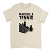 T-shirt Marseille Tennis con design vivace, perfetta per gli appassionati di tennis. Comfort e stile per ogni occasione