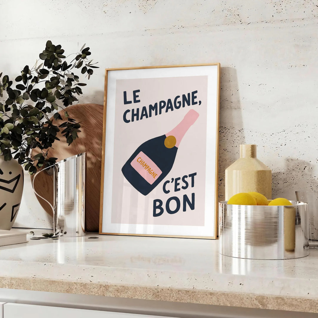 キッチンにぴったりのエレガントなシャンパンをテーマにしたモノクロポスター。サイズは50x70または30x40から選べ、額装または額なしで購入可能。フランス製の高解像度印刷で、洗練されたアートをお楽しみください。