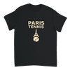 パリテニスTシャツ。テニスのエッセンスとパリの魅力を融合させたスタイリッシュなデザイン。スポーツとファッションを愛する方にぴったり。サイズはS, M, L, XL, XXLから選べます。