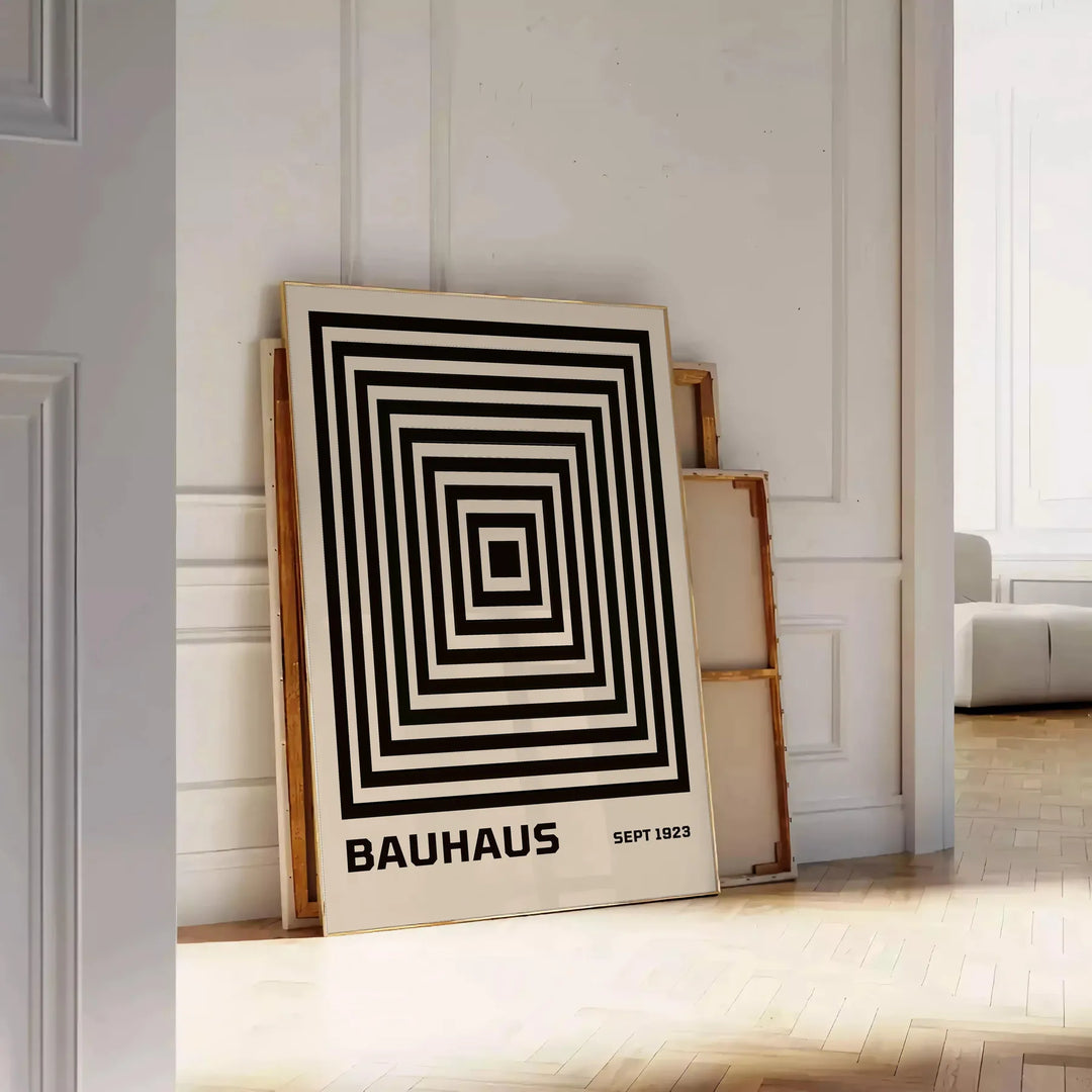 Bauhaus Pyramid poster med eleganta bruna och grå nyanser, perfekt för att förhöja ditt moderna hem
