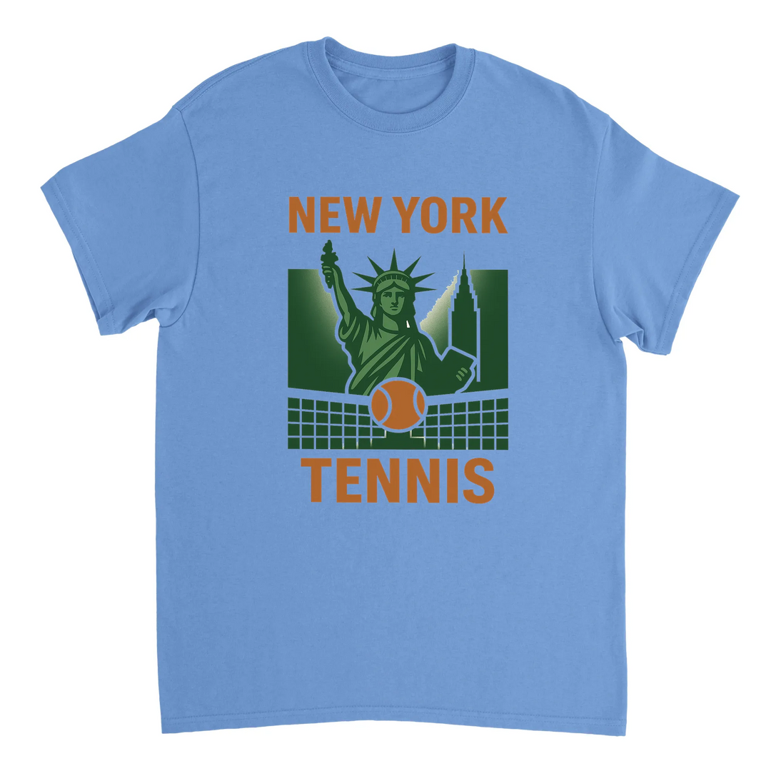 ニューヨークのテニスシーンを感じさせるスタイリッシュなTシャツ。快適で通気性のあるコットン素材を使用し、スポーツ愛好家や都市のトレンドセッターに最適です。