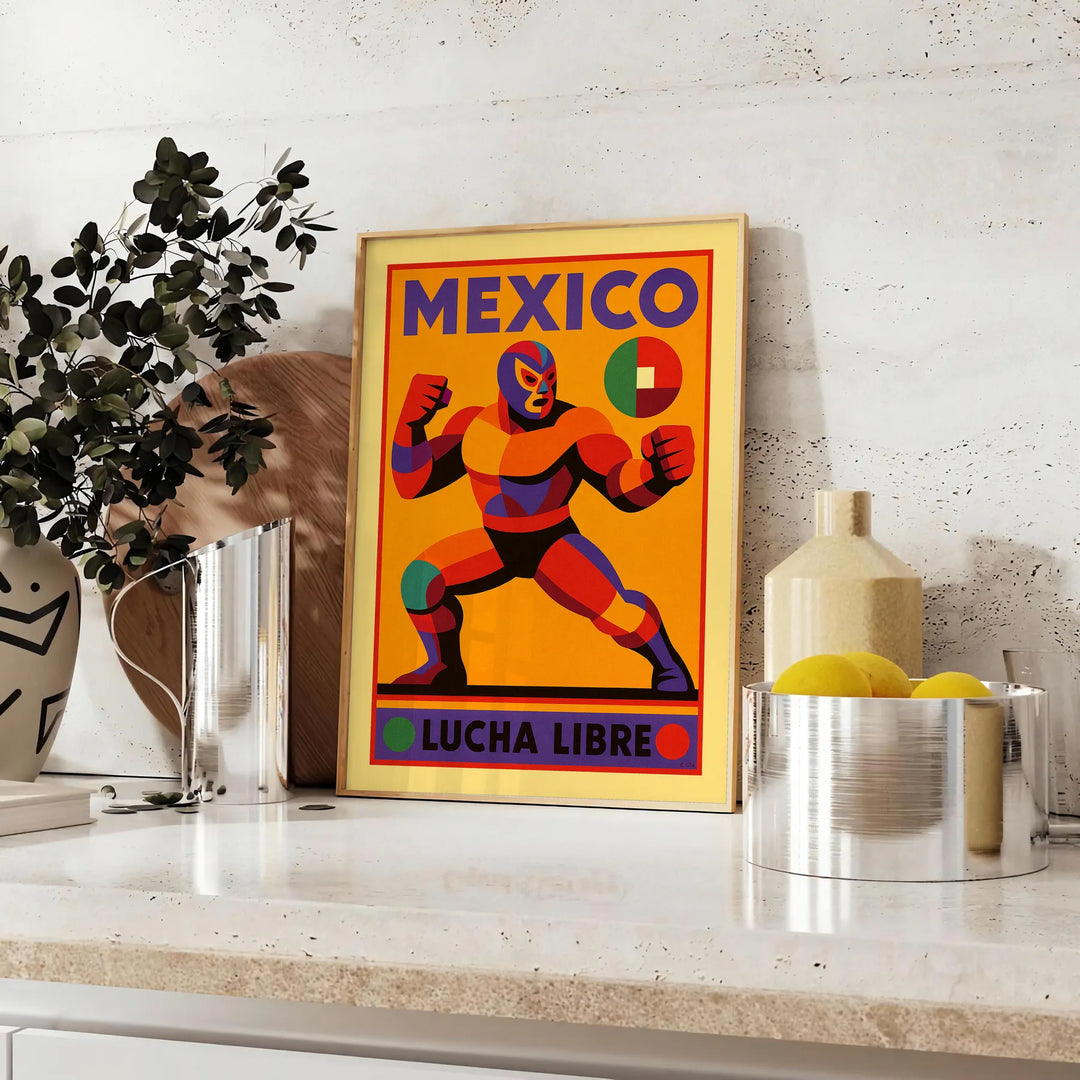 Färgglad Lucha Libre sportaffisch i röd och gul, finns i storlekarna 50x70 och 30x40, perfekt för att lyfta ditt rum