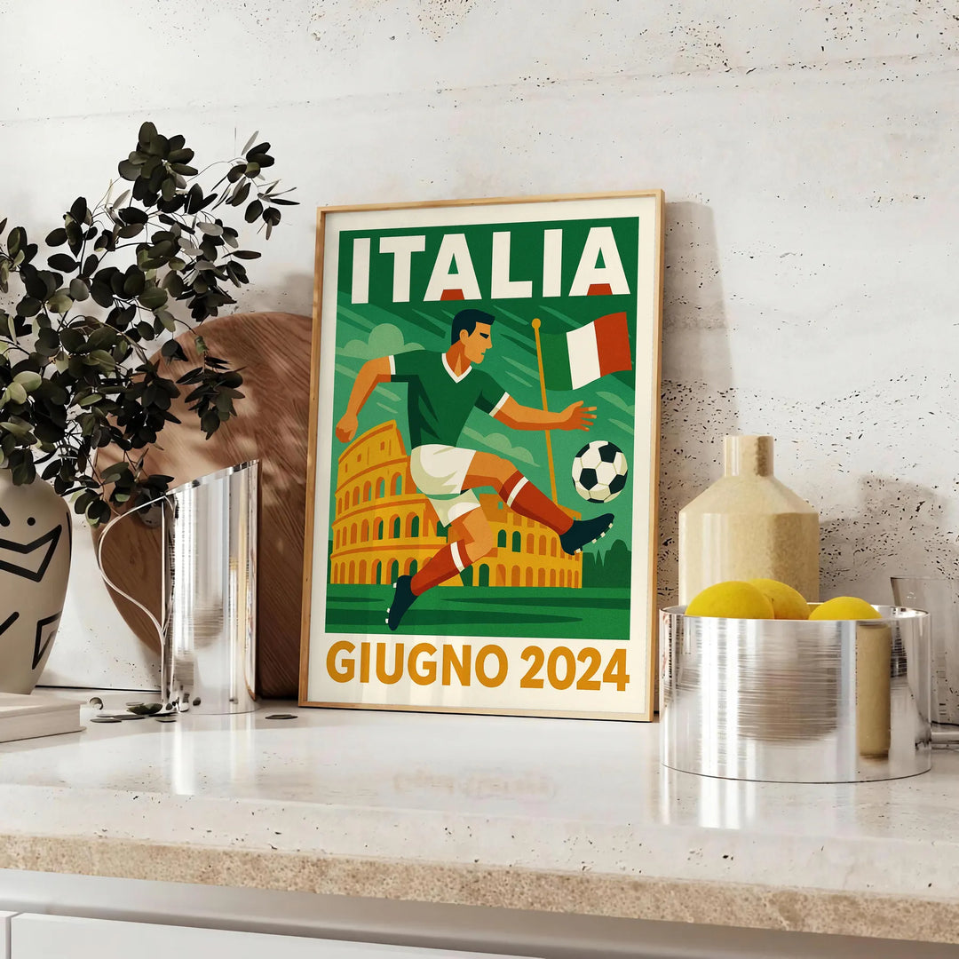 Plakat piłkarski Italia w intensywnych pomarańczowych i białych kolorach, idealny dla fanów i kolekcjonerów. Dostępny w rozmi
