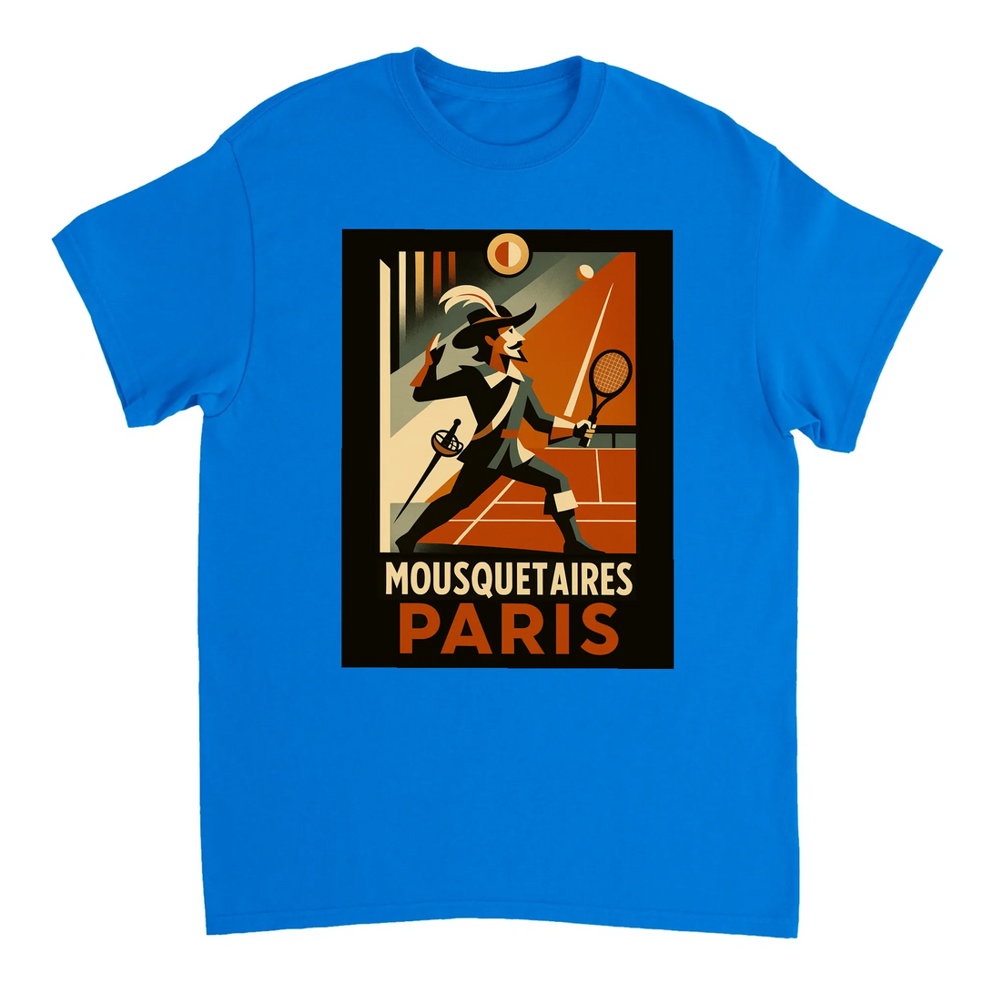 パリのエッセンスを感じるスタイリッシュなテニスTシャツ。テニス愛好者とファッション好きに最適な一着。サイズはSからXXLまで揃っています。