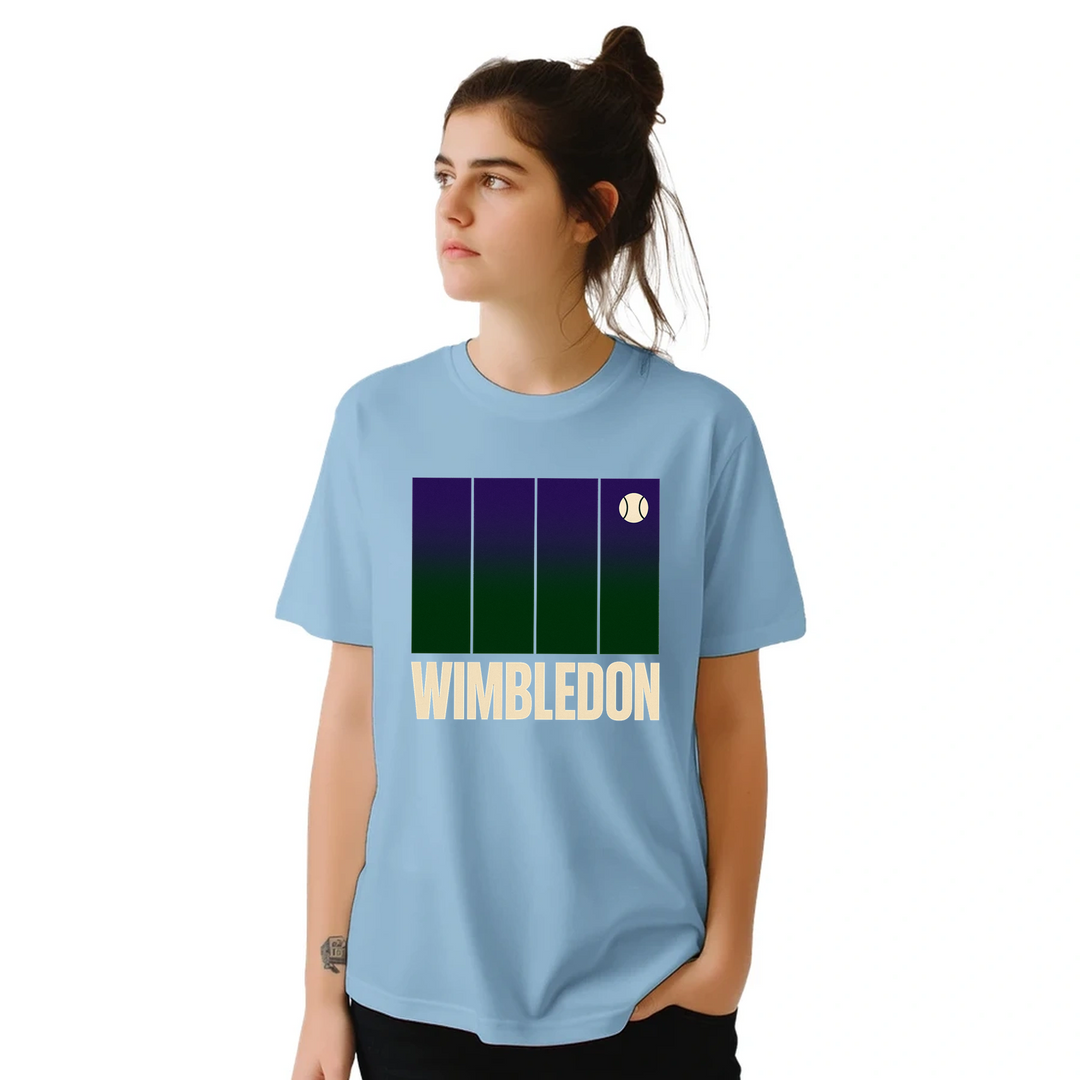 ウィンブルドンテニスTシャツ。アイコニックなトーナメントにインスパイアされたデザインで、コート内外でスタイルをアップグレード。テニスファンやプレイヤーに最適な一枚。サイズはSからXXLまで。