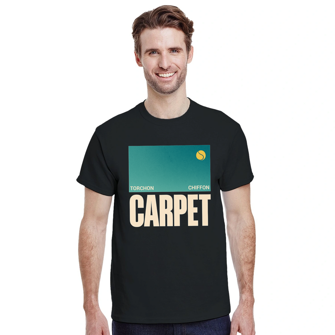 テニス愛好者にぴったりのトーチシフォンカーペットTシャツ。快適な着心地と鮮やかなデザインが魅力。サイズはSからXXLまで選べます。