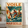 Stilvolles Poster mit Segelszene in Marseille, ideal für maritime Dekoration. Erhältlich in verschiedenen Größen