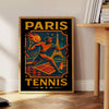 Plakat w stylu vintage przedstawiający tenis w Paryżu, idealny dla miłośników sportu i sztuki, w odcieniach szaro-niebieskich