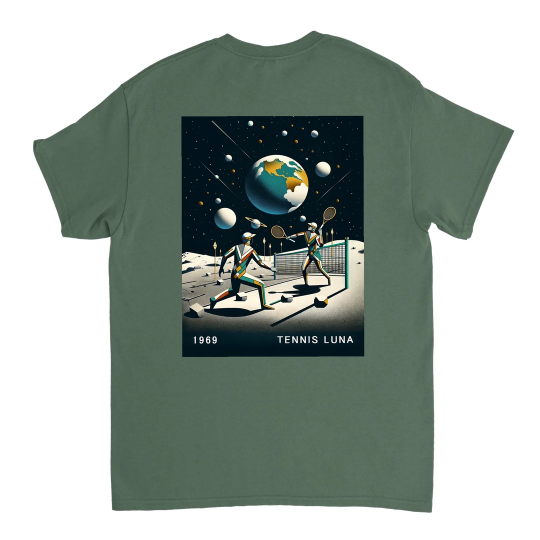 T-shirt Tennis Moon con design unico che unisce la passione per il tennis e il fascino celestiale, ideale per partite o uscit