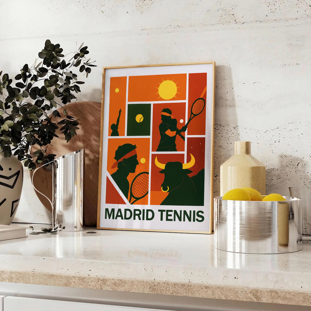 ラファにインスパイアされたマドリードテニスポスター。大胆な黒と鮮やかな緑の色合いで、ゲームのエネルギーを捉えています。