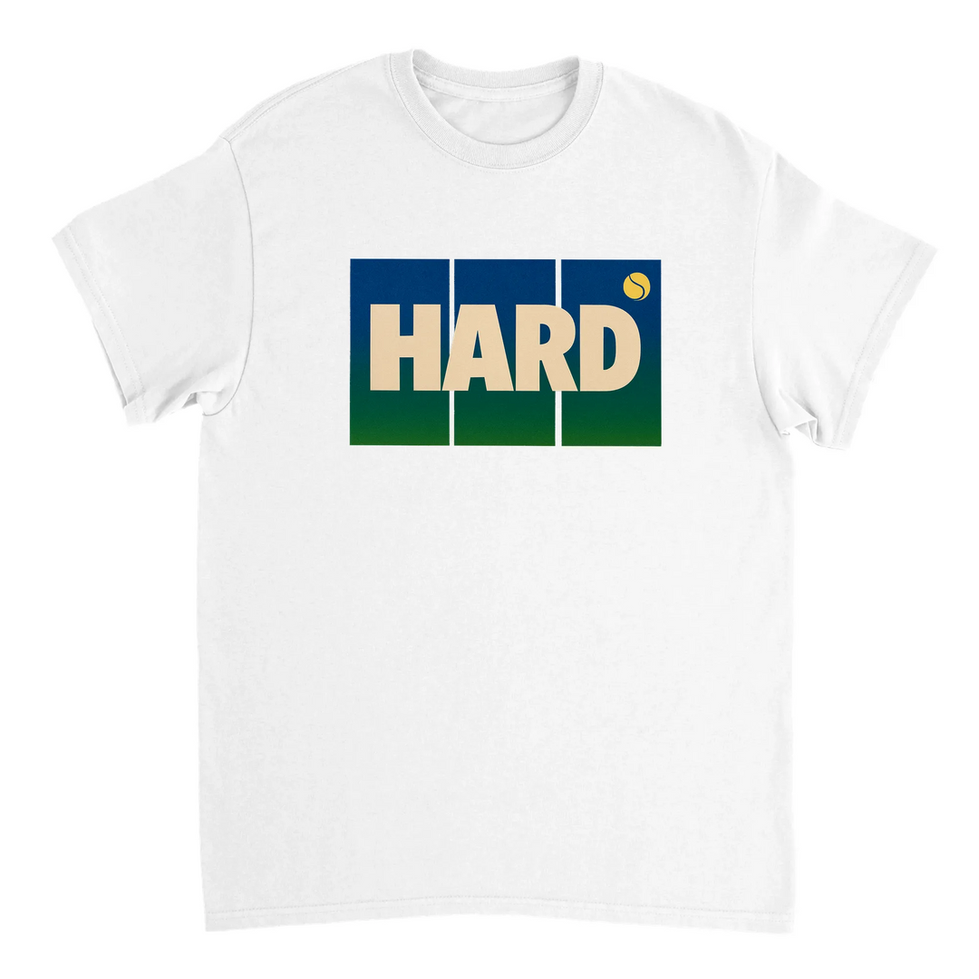 T-shirt Hard Tennis 3, design dinamico che esprime l'intensità del tennis, ideale per giocatori e appassionati. Comfort e sti