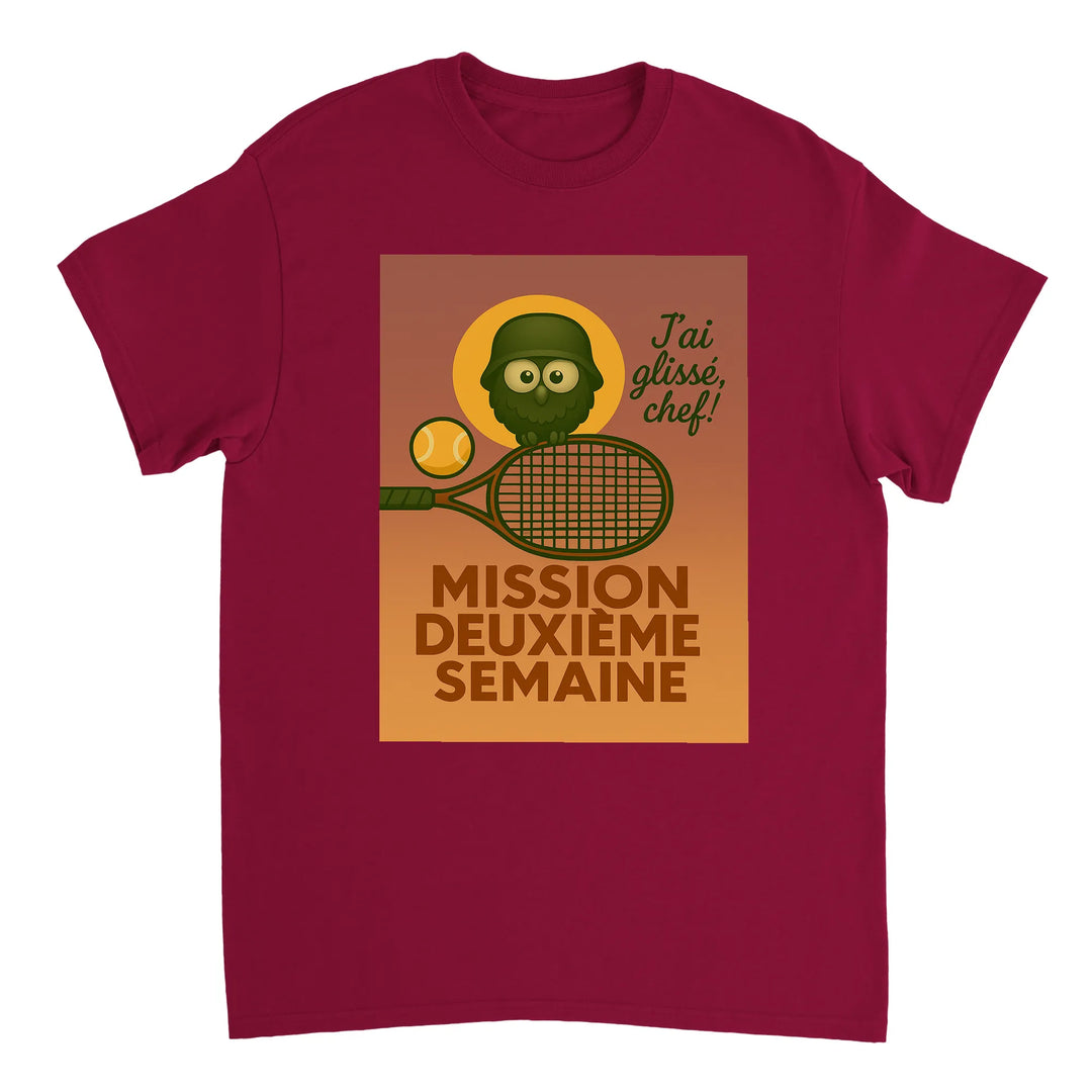 テニス愛好者のためのスタイリッシュなMission 2eme SemaineテニスTシャツ。快適な着心地で、コート内外でのプレイをサポートします。
