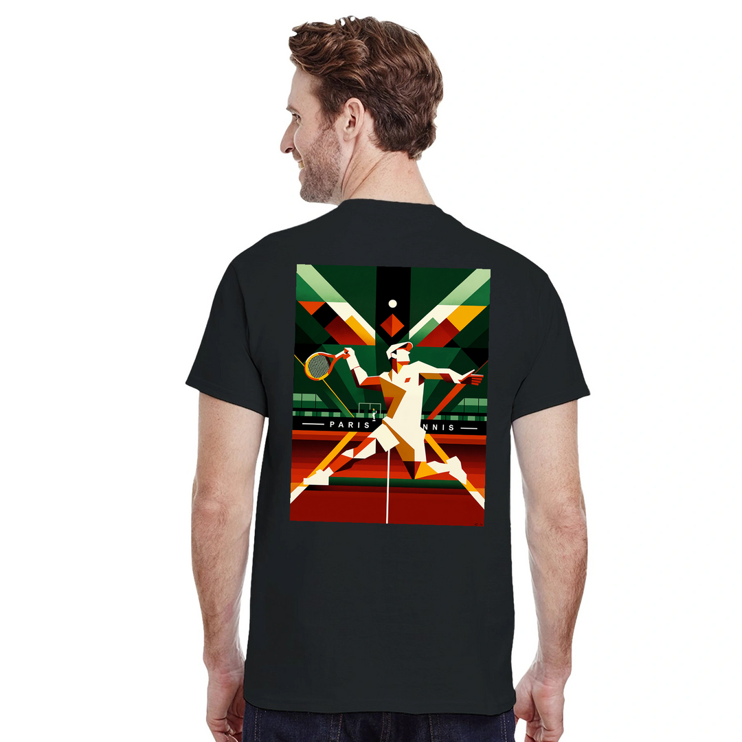 Paris Tennis t-shirt med stilren design, perfekt för tennisälskare och Paris-entusiaster. Finns i storlekarna S till XXL