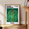 Vibrants Pumpkin Yayoi Kusama plakāts ar izteiksmīgām zaļām un baltām krāsām, kas atspoguļo japāņu mākslas būtību. Pieejams 5